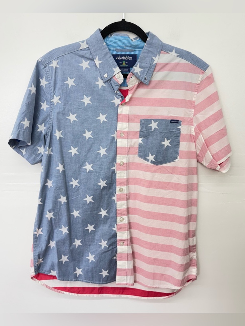 Chubbies Men’s Short Sleeve Stars & Stripes Button-Up Shirt O22